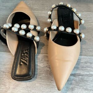 Zara pointed toe, two-tone flats with pearl details. Size 38.